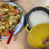 可能是印度香料飯、西班牙大鍋飯和燉小牛膝的圖像