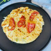 可能是西班牙大鍋飯、歐姆蛋和炒飯的圖像