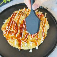 可能是顯示的文字是「 STAUB 」的圖像