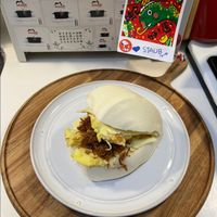 可能是蛋黃、水波蛋和文字的圖像