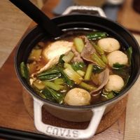 可能是豆腐、火鍋和顯示的文字是「 COVIS 基隆市 基隆市2025年4月15日2318 2025年 025年4月15日23：18 23:18 2025年4月15日」的圖像