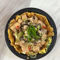 可能是麵、香菇、炒麵、拉麵和豆腐的圖像