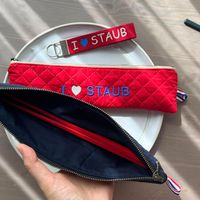 可能是‎顯示的文字是「 ‎יד CIPSTAUB I STAUB STAUB‎ 」‎的圖像