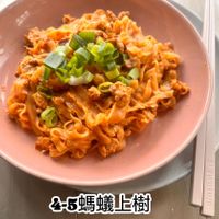 可能是義大利麵、豆腐和文字的圖像