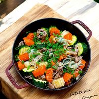可能是拉麵、麵、豆腐和文字的圖像