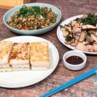 可能是麵、豆腐和炒麵的圖像