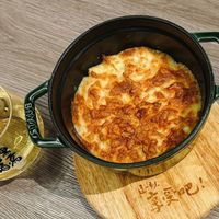 可能是舒芙蕾、牧羊人派和顯示的文字是「 S STAUB 享愛吧！ 」的圖像
