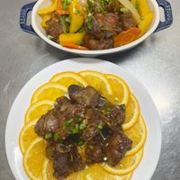 可能是燉小牛膝和快炒的圖像