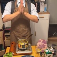 可能是 1 人和蛋黃的圖像