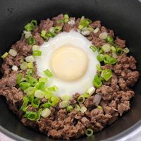 可能是水波蛋和蛋黃的圖像