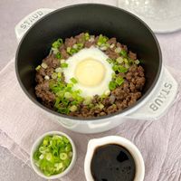 可能是水波蛋和蛋黃的圖像