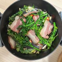 可能是燉小牛膝和紫蘇的圖像