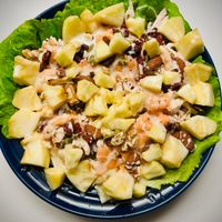 可能是蘋果、義大利麵和煙燻鮭魚的圖像