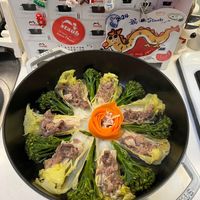 可能是慢燉鍋、燉小牛膝和文字的圖像