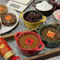 可能是蛋糕、舒芙蕾和文字的圖像