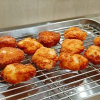 可能是炸丸子和蘇格蘭蛋的圖像