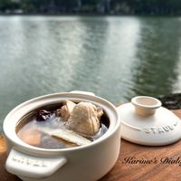 可能是火鍋、粥和顯示的文字是「 STAUL Karimes Karime's Karime'sDialogue e's Dialogue 」的圖像