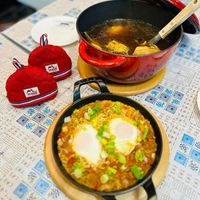 可能是火鍋、豆腐、粥、拉麵、水波蛋和文字的圖像