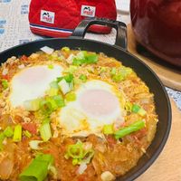 可能是牧羊人派、水波蛋、炒飯和文字的圖像