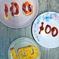 可能是法式吐司和顯示的文字是「 STAUB 100 」的圖像