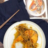 可能是麵、香菇、鯷魚和文字的圖像