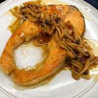 可能是煙燻鮭魚和香菇的圖像