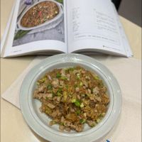 可能是炒飯、北非小米飯和顯示的文字是「 I STA 」的圖像