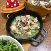 可能是豆腐、火鍋、燉菜和文字的圖像