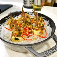 可能是麵、拉麵和生魚片的圖像