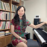 可能是 1 人和鋼琴的圖像