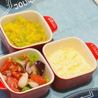 可能是顯示的文字是「 SOURNAL FOOD STAU HAVE A MEAL 」的圖像