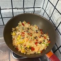 可能是炒飯和印度香料飯的圖像