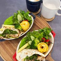 可能是豆腐、墨西哥捲餅和文字的圖像