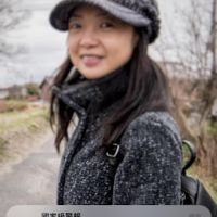 可能是 1 人、電話和文字的圖像