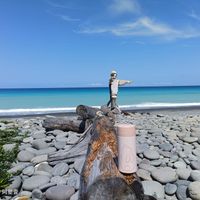 可能是 1 人、海洋和文字的圖像
