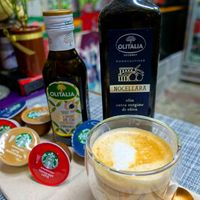 可能是飲料、食物和室內的圖像