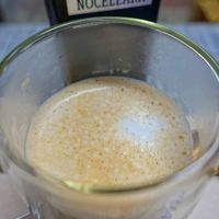 可能是飲料、室內和顯示的文字是「 NOCELLARA SIO 」的圖像