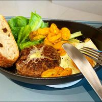 可能是食物和室內的圖像