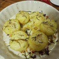 可能是食物和室內的圖像