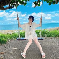 可能是 1 人、坐著和戶外的圖像