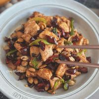 可能是食物、室內和文字的圖像