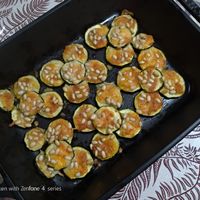 可能是食物、室內和顯示的文字是「 Taken with Zenfone 4 series series 」的圖像