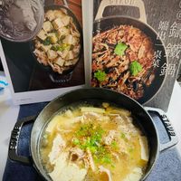 可能是火鍋和室內的圖像