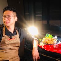 可能是 1 人和室內的圖像