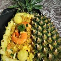 可能是水果和炒飯的圖像