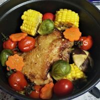 可能是食物和室內的圖像