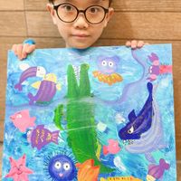 可能是人、小孩和室內的圖像