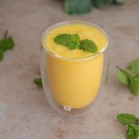 可能是飲料、食物和室內的圖像