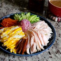可能是食物和室內的圖像