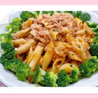 可能是義大利麵和室內的圖像